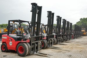 jasa-sewa-alat-berat-forklift-petrokopindo