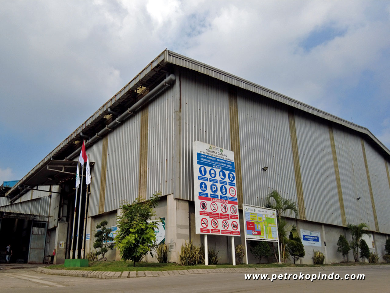 Jasa pergudangan dan distribusi untuk kebutuhan industri